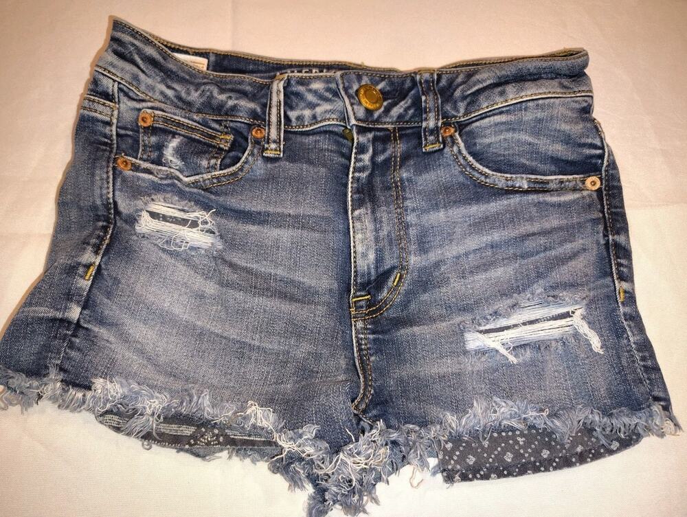 American Eagle Next Level Stretch Short Denim Distressed Shorts Women's Size 4